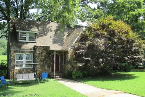 2521 Walnut St, Paris, AR 72855 photo 2