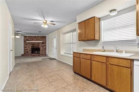 907 3rd Ter, Barling, AR 72923 photo 10