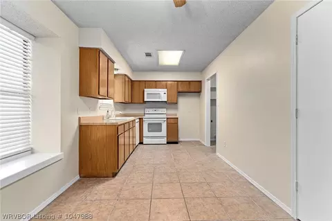 907 3rd Ter, Barling, AR 72923 photo 11