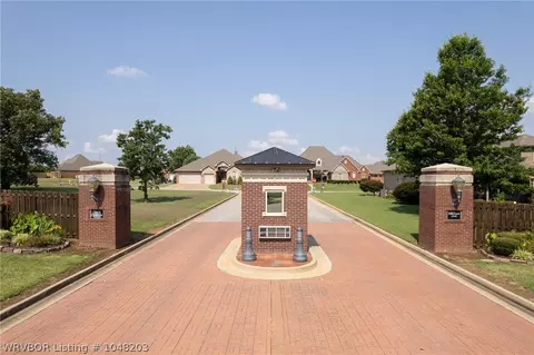 505 Two Sisters Ct, Fort Smith, AR 72916 photo 3
