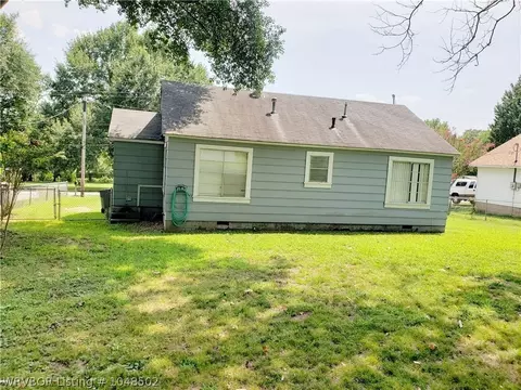 120 W Houston St, Greenwood, AR 72936 photo 4
