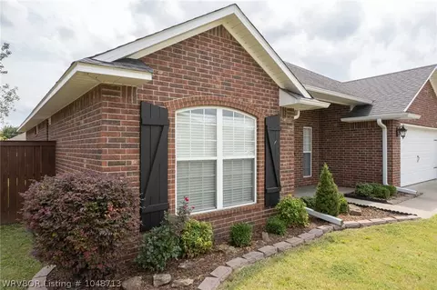 1819 Fairbanks Dr, Barling, AR 72923 photo 2