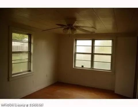 403 Dan St, Barling, AR 72923 photo 4