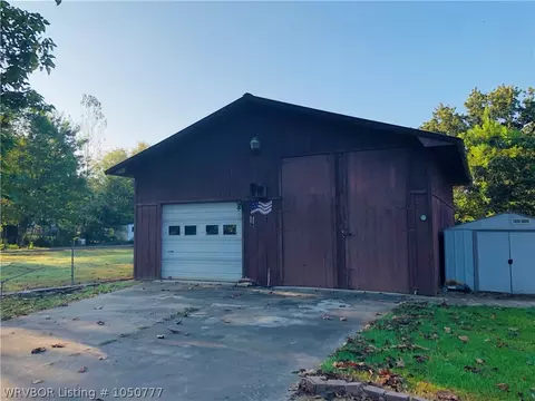479 E 5th St, Waldron, AR 72958 photo 5