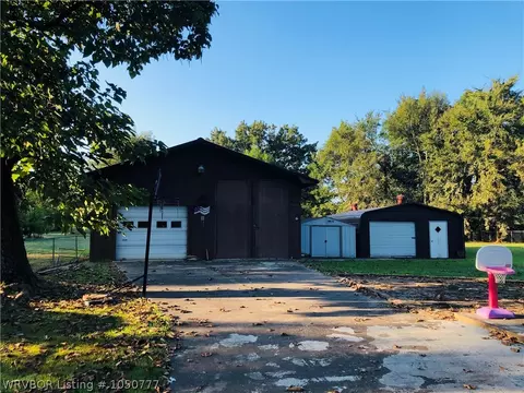 479 E 5th St, Waldron, AR 72958 photo 6