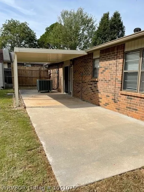 1009 P St, Barling, AR 72923 photo 3