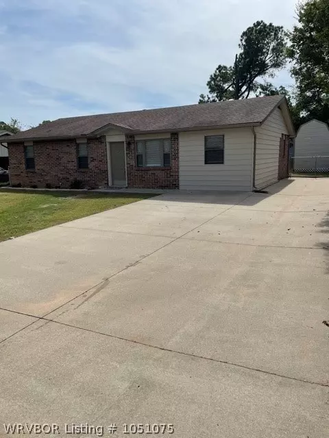 1009 P St, Barling, AR 72923 photo 2