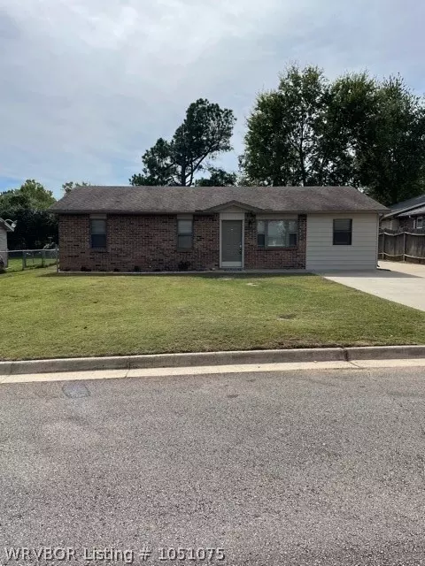 1009 P St, Barling, AR 72923 photo 1