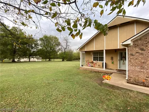 305 Ludlow St, Hartford, AR 72938 photo 4