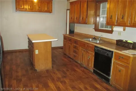 815 Wood, Paris, AR 72855 photo 4