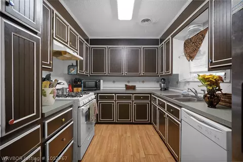 601 Southerland, Gans, OK 74936 photo 9