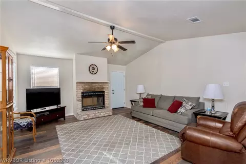 107 Commanche Loop, Roland, OK 74954 photo 4