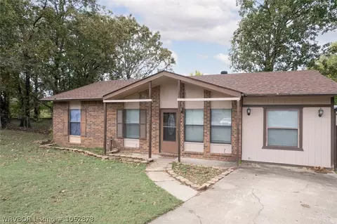 1385 15th Ter, Barling, AR 72923 photo 2