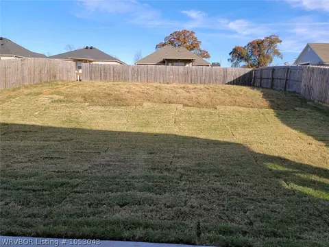 2210 Regency Ln, Barling, AR 72923 photo 10