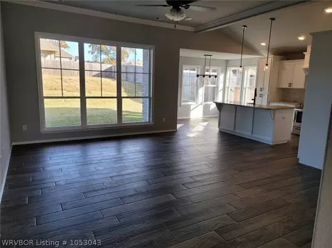 2210 Regency Ln, Barling, AR 72923 photo 3