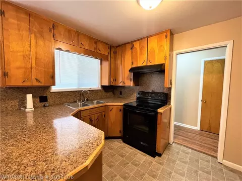 916 N 3rd St, Ozark, AR 72949 photo 5