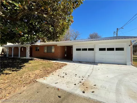 916 N 3rd St, Ozark, AR 72949 photo 1