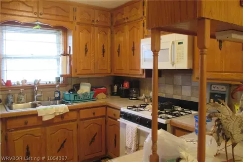 110 Randolph St, Paris, AR 72855 photo 3