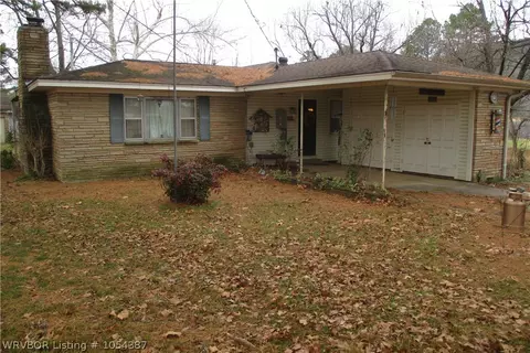 110 Randolph St, Paris, AR 72855 photo 2