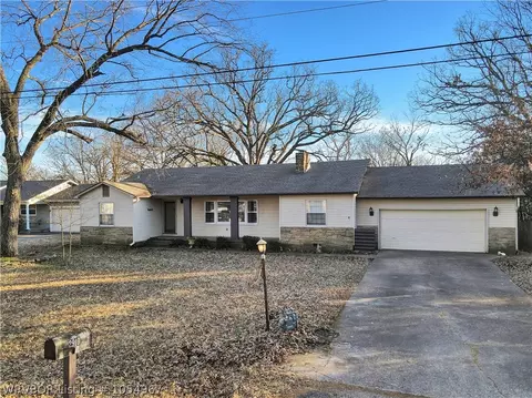 2910 S Carthage St, Fort Smith, AR 72901 photo 1