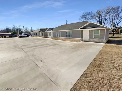 301 Plum St, Hackett, AR 72937 photo 3