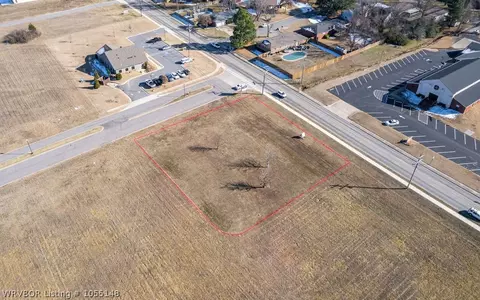 1109 Pointer Trl E, Van Buren, AR 72956 photo 3
