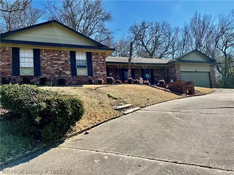 7012 Riviera Dr, Fort Smith, AR 72903 photo 1