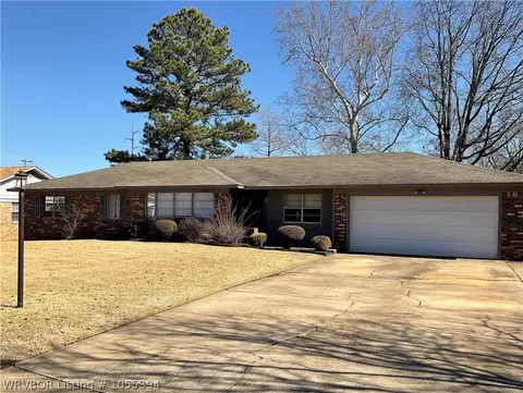 7705 Southridge Dr, Fort Smith, AR 72908 photo 1
