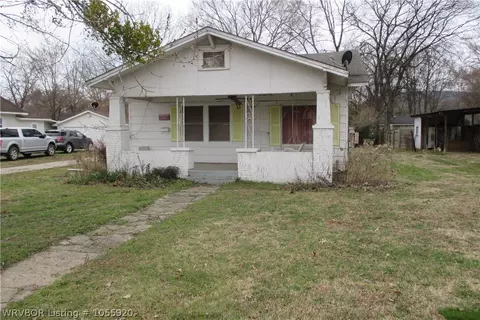 712 5th, Paris, AR 72855 photo 2