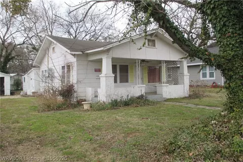 712 5th, Paris, AR 72855 photo 1