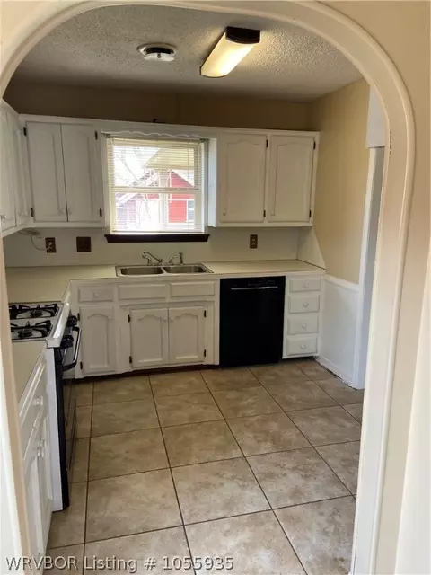 1405 Strozier Ct, Barling, AR 72923 photo 4