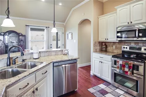 404 Caseys Ct, Lavaca, AR 72941 photo 9