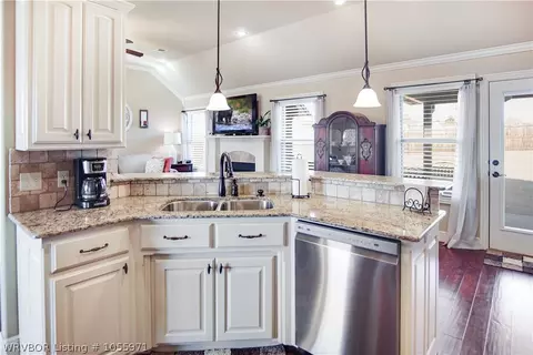 404 Caseys Ct, Lavaca, AR 72941 photo 10