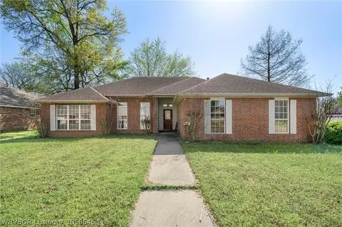 904 Village Dr, Lavaca, AR 72941 photo 1