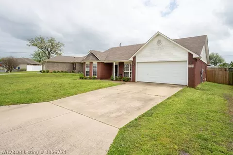 608 Apple Valley Dr, Fort Smith, AR 72908 photo 2