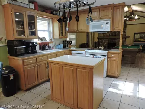 600 Cedarwood Ln, Bonanza, AR 72916 photo 2