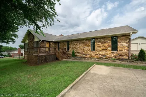 1902 9th Ter, Barling, AR 72923 photo 2