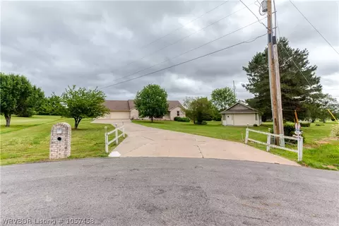 3319 Larkspur Ln, Fort Smith, AR 72916 photo 3