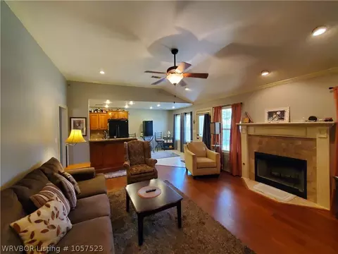 2005 Yukon Dr, Barling, AR 72923 photo 2
