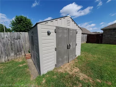 2005 Yukon Dr, Barling, AR 72923 photo 10