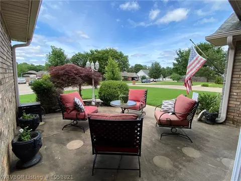 2011 Barrington Dr, Lavaca, AR 72941 photo 4