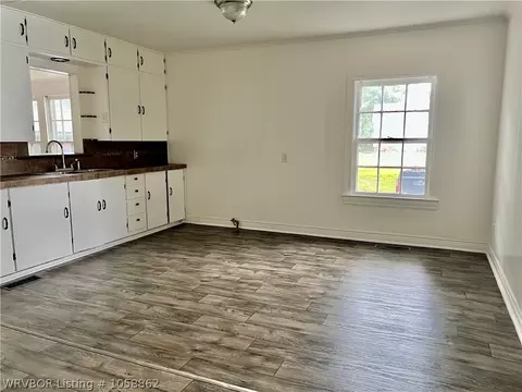 105 E Spring St, Ozark, AR 72949 photo 9