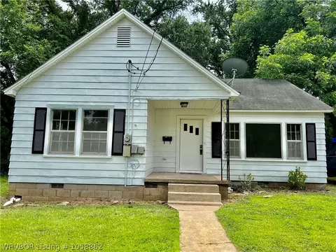 105 E Spring St, Ozark, AR 72949 photo 2