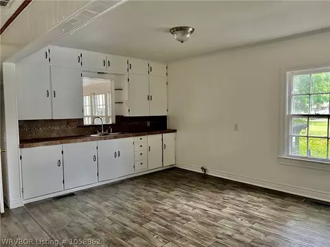 105 E Spring St, Ozark, AR 72949 photo 7
