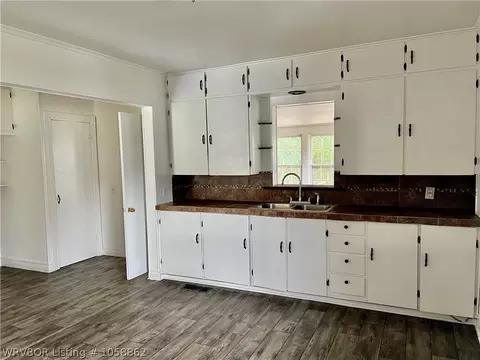 105 E Spring St, Ozark, AR 72949 photo 8