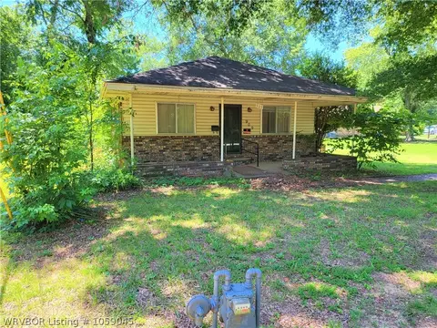 909 Buchanan St, Clarksville, AR 72830