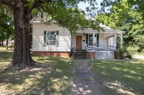118 E Commercial St, Ozark, AR 72949 photo 1