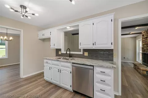 7609 Dover Pl, Fort Smith, AR 72903 photo 9
