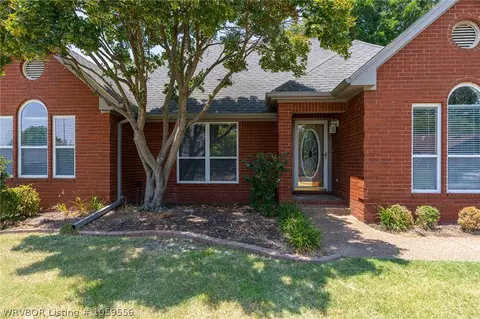 2704 Canterbury Cir, Fort Smith, AR 72903 photo 2