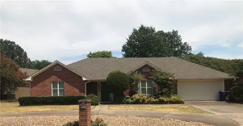 2609 Canterbury Cir, Fort Smith, AR 72903 photo 1